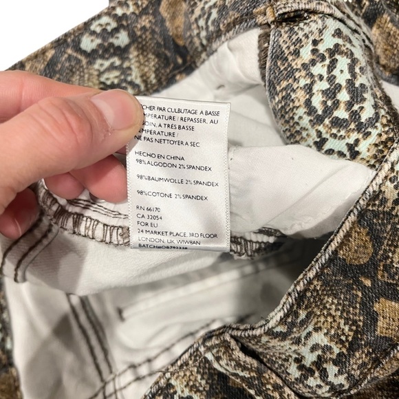 UO BDG 70s Inspired Midrise Stretchy Flare Snakeskin Print Jeans Size 27 - Picture 7 of 8